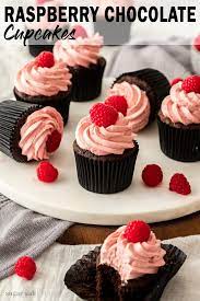 raspberry chocolate cupcakes rezept schokoladen cupcakes nachtisch essen cupcake rezepte