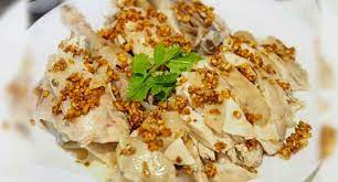 Kalau saya sih tadi makannya bersama nasi putih hangat lengkap. Resep Ayam Rebus China Polosan Tapi Legit Banget