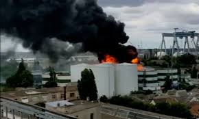 Vegetable oil depot burns in Ukrainian port city of Mykolaiv – video |  Ukraine | The Guardian