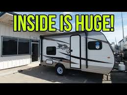 Incredibly Small Rv Perfect For Small Pickups And Suvs Jayco Jay Flight Slx 154bh Youtube In 2020 Small Pickups Small Rv Jayco