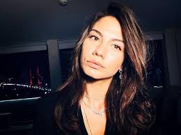 الحساب للمسلسلات التركية V Instagram صورة جديدة لـ ديميت اوزديمير Demetozdemir 2021 Unluler Instagram Iyi Geceler
