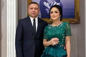 Krisdayanti dan ashanty selalu mendampingi aurel hermansyah sejak lamaran hingga resmi menikah. Krisdayanti Tampil Elegan Saat Temani Raul Lemos Kunjungan Ke Timor Leste Netizen Bedaknya Keputihan Kayak Pakai Kedok Semua Halaman Stylo