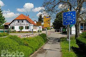 Francia era un país dividido políticamente, lo que no permitía llevar una única y sólida política de guerra. Antigua Frontera Francia Alemania Fronteras Francia Alemania