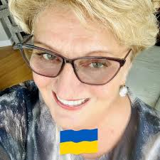 What is connected with the numbness and pain after the second knee  replacement surgery?