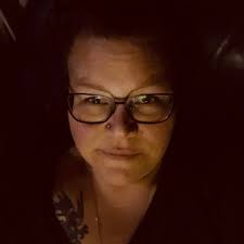 Veckans Snöboll ”provsmakaren” 🌿😉🙏🏻❤️ För er som inte riktigt känner  Snöboll ännu är han fenomenal på lösningar med att ta sig in i alla andras  hagar eller boxar, innan han går in