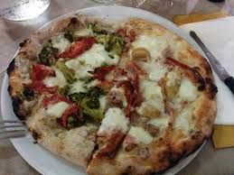 È lavorata con macine a pietra secondo i metodi più tradizionali, per ottenere una farina dal sapore unico. Pizza Il Contadino Provola Cime Di Rapa E Ventricina Con Impasto Ai Cereali Pizza Pino Bild Von Pizzeria Forno A Legna Cristiano Ortona Tripadvisor