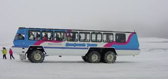 Foremost Terra Bus 6x6 Snowcoach De La Empresa Brewster Co En El Glaciar De Athabasca Parque Nacional Jasper De Canada En 2 Bus Parques Nacionales Motores