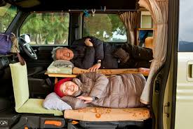 車 中泊 軽 自動車