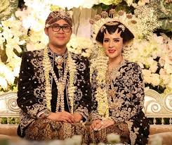 21 lehenga color combinations for brides that are going to rule the wedding season. 40 Koleski Terbaik Baju Nikah Adat Jawa Tengah Jm Jewelry And Accessories