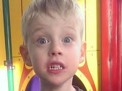 VIDEO Matka oživila dítě, které lékaři prohlásili za mrtvé