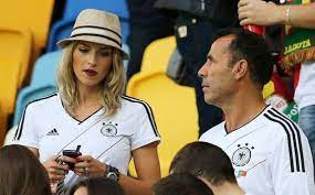 Warum männer sich mehr für sport interessieren als frauen these pictures of this page are about:lena gercke khedira. Kerap Berpakaian Seksi Kekasih Sami Khedira Dikartukuning Tribunnews Com Mobile
