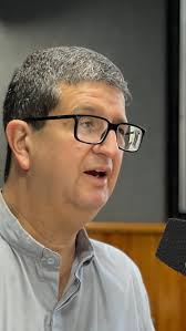 Padre Arturo Peraza insta a candidatos a discutir proceso de “normalización  democrática». Para escuchar la entrevista completa puede ingresar en el  canal de YouTube de MundoURWeb en vivo.