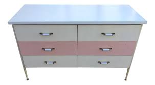 Vista Of California Pink White Metal Dresser On Chairish Com Vintage Vistaofcalifornia Metaldresser Dresser Bedroom Furni Dresser Furniture White Metal
