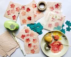 If you prefer to watch how how to make your seed paper scroll down to the video instructions at the end of the tutorial. The Sweetest Diy Plantable Cards Made With Seed Embedded Paper Sunset Magazine