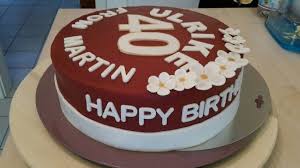 Der geburtstag (gehoben wiegenfest) bezeichnet den jahrestag der geburt oder den tatsächlichen tag der geburt einer individual. Torte Zum 40 Geburtstag Blumchen Sahnetorte Gold Torte Ohne Backen Backen Sahnetorte