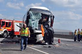Посмотрите твиты по теме «#buszbaleset» в твиттере. Halalos Buszbaleset Tortent Az M0 Ason Fotok Borsonline