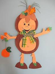 Fensterbild Tonkarton Fotokarton Herbstmannchen Oskar Herbst Deko Kinder Igelbastelnfensterbild Herbstdeko Basteln Fensterbilder Herbst Aktivitaten Fur Kinder Fensterbilder Herbst