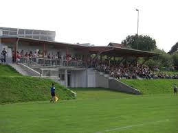 Der schiri hätte gerne den ball der im publikum gelandet ist. Fussballplatz Stadium Outdooractive Com