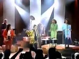 In the united states, the remixed version of the song reached no. Pin On Musica Boa