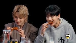 7749 biểu cảm của các thành viên BTS khi ăn gà rán mười mấy cấp độ cay trong show Hot Ones. Kim Tae Hyung nhanh chóng tuyên bố "I'm done" chỉ sau