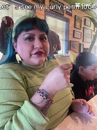 Melissa Alonzo (@vintagequeenmel)