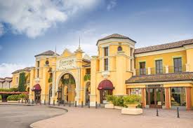 Li hanno sconti veti gli altri negozi molto meno.per i golosoni il must e' sicuramente la lindt! Fidenza Village