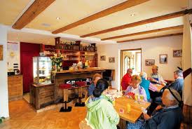 Herzlich willkommen im drei mädel haus! Dreimadelhaus Pizzeria Restaurant Cafe Villnoss Sudtirol Dolomiten