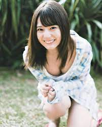 ヤフオク! - 美品 小坂菜緒Ｌ判写真25枚 胸チラ サイン入り（プリント...