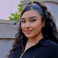 Elizabeth Mina's Instagram, Twitter & Facebook