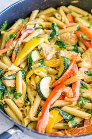 Veggie Loaded Creamy Chicken Fajita Pasta An Easy Delicious Weeknight Pasta Recipe That Comes Toget Chicken Pasta Recipes Pasta Recipes Chicken Fajita Pasta