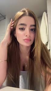 LAURA SAHAR (@laurasaharrrr) - Urlebird