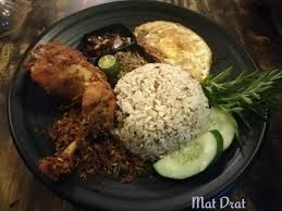 Iaitu di foodcourt top spot yang terletak di bangunan utc di tengah tengah bandar kuching ;)) macam mana nak ke top spot ? Mat Drat Tempat Makan Sedap Dan Best Di Kuching
