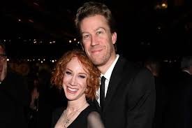 Known for her unique voice and fiery red hair, griffin has made her mark in hollywood, beginning with small acting roles in the sitcom suddenly susan and a brief stint on seinfeld. Ni9o5rmbbh Atm