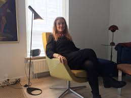 Nedenfor vises personens direkte og indirekte ejerskab i danske virksomheder, samt dennes. Soren Lund Mobler A S Design Stolen Sl 406 Flyttede I Sidste Uge Inde Hos Sin Nye Ejer Tina Holme Andersen Det Er En Rigtig Flot Stol Som Jeg Sidder Rigtig Godt