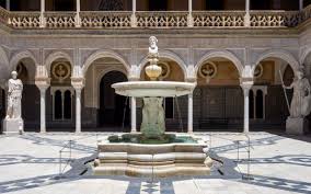 Constituye uno de los edificios más emblemáticos de la arquitectura civil andaluza del siglo xvi y presenta una combinación de los estilos renacentista italiano y el mudéjar. Casa De Pilatos Wikipedia