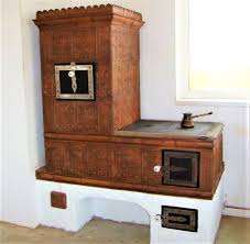 Sau „rocketstoves fac parte tot din categoria sobelor cu 3 fumuri și a sistemelor cfg, insă sunt mult mai ieftine și fiind de obicei construite din cob se pot modela bănci sau paturi incălzite cu fumul cald care este tras prin interiorul acestora. Cat Costa O Soba De Teracota 8 Recomandari 2 Povesti