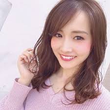 gm 雨も止んで晴れて嬉しい日曜日 最近日中は夏みたいに暑いから 日焼けも気をつけなきゃ よく質問いただくヘアカラーの オーダーについて トーンは7か8トーンくらいなんだけど 7 5トーンとか7 8トーンとか 細かくオーダーしています笑