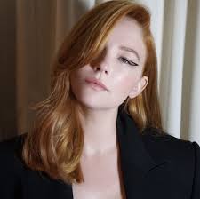 E adlı kullanıcının Fhcbfvfvd panosundaki Pin