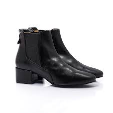 Vegan chic is focused on bringing vegan fashion to the mainstream. Vegan Shoes 10 Best Uk Vegan Vegetarian Footwear Brands