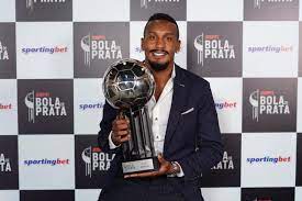 From wikipedia, the free encyclopedia. Edenilson Recebe O Trofeu Bola De Prata Como Um Dos Melhores Volantes Do Brasileirao 2020