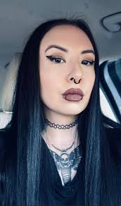 Hi, I'm trying to flaten the lower lip but the brush also affects the upper  lip, does anyone know how to make it so it doesn't interfere? Or is there a  way