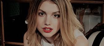 Renee Mcgovern's Instagram, Twitter & Facebook