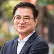 Lee Jay's Instagram, Twitter & Facebook