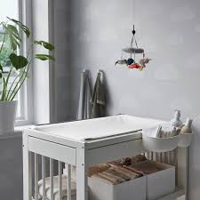 Pas trop fonctionnelmcarlaj'ai pas trop aimé parce le petit poubelle on peux pas accroché comme les autres. Gulliver Changing Table White Ikea