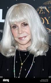 Elizabeth Stead's Instagram, Twitter & Facebook