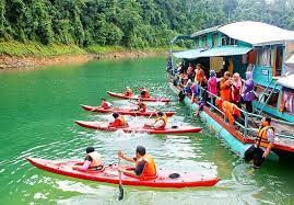 Pengalaman menaiki houseboat di kenyir. 16 Aktiviti Menarik Di Tasik Kenyir Terengganu Tripjalan