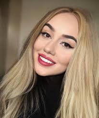 Moja duma 🏆córa 🥰 Agnieszka Ewa Wróbel 🦜 zaskoczyła mnie dziś pewną  informacją 😯 zaczęła zarabiać na siebie 💸 jest fotomodelka 💄 w  internecie 🛜 na jakiejś znanej międzynarodowej 🌍 platformie 💻