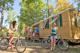 Si vous connaissez la région, vous pourrez toujours profiter des services de ce camping 4 étoiles et faire des balades autour de la ville vaison la romaine. Camping Le Carpe Diem A Vaison La Romaine Provence Alpes Cote D Azur