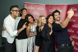 If You Watched The Jane The Virgin Finale You Re Allowed To Watch The Cast Discovering The Twist At The Table Read Jane The Virgin Justin Baldoni It Cast