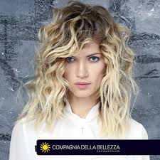 Tante immagini con idee look maschili per gli uomini con capelli ricci e mossi. Tagli Capelli Ricci Ispirazioni Per Scegliere In Base Alla Lunghezza